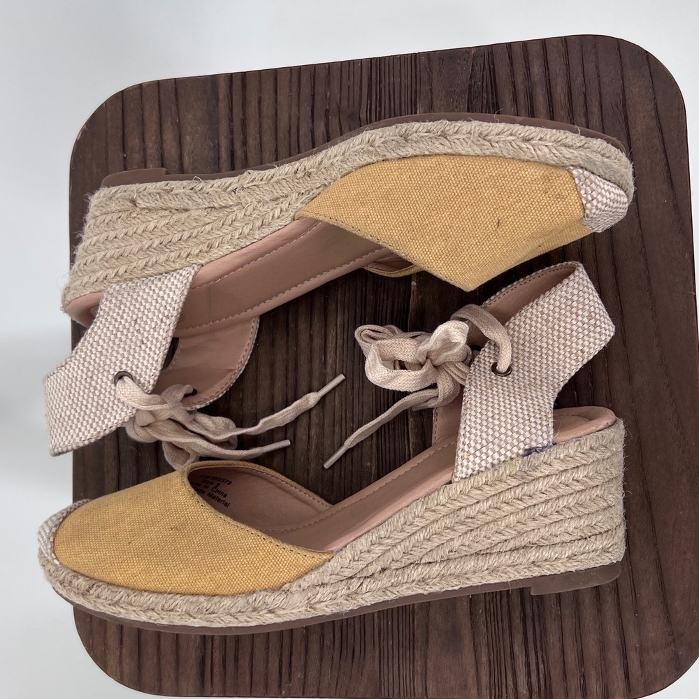 Journee‎ Collection Mustard Yellow Canvas Espadrille Wedge Ankle Tie Sandals 9